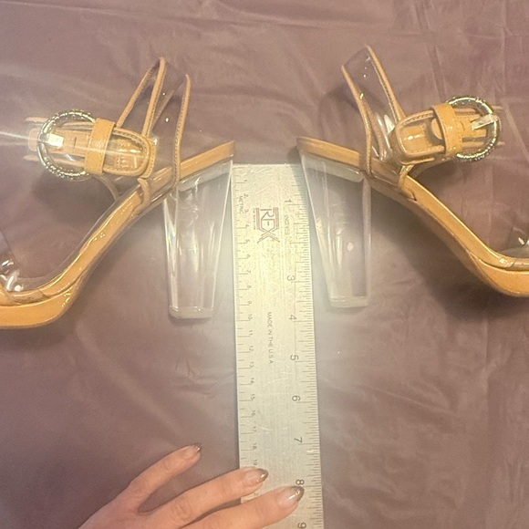 Stuart Weitzman Tan Leather Lucite Clear Sandal Heels Size 5.5 MSRP $495 4” Heel - Picture 11 of 12